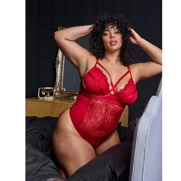 Torrid red SEXY STRAPS AND LACE BODYSUIT - Picture 1 of 11